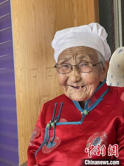 薩仁托婭拍攝的“草原母親”?！∷_仁托婭供圖