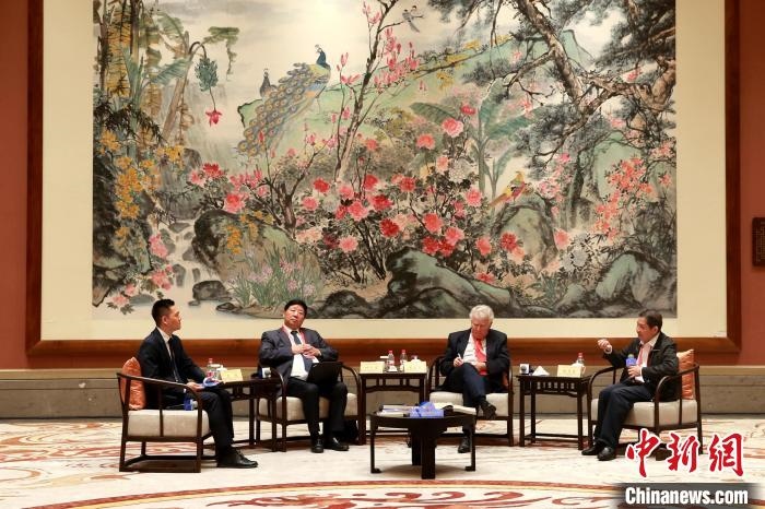 9月27日，尼山世界文明論壇在曲阜舉行，圖為該論壇的“高端訪談”活動(dòng)?！×籂?攝
