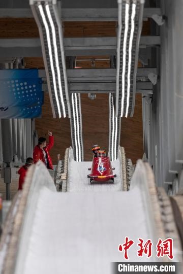 德國雪車隊(duì)結(jié)束滑行 國家雪車雪橇中心提供