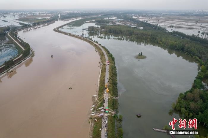 資料圖：10月10日，山西省介休市汾河濕地公園遭遇洪水倒灌。<a target='_blank' href='http://www.chinanews.com/'>中新社</a>記者 韋亮 攝