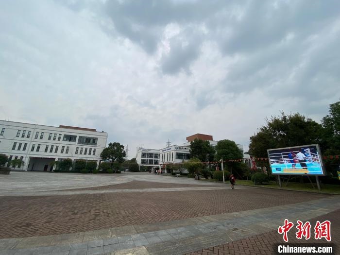 寧波市第二少年兒童業(yè)余體育學(xué)校?！×植?攝