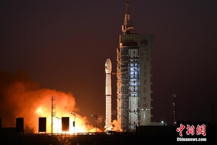 11月23日7時45分，中國在酒泉衛(wèi)星發(fā)射中心用長征四號丙運載火箭，成功將高分三號02星發(fā)射升空。 <a target='_blank' href='/'>中新社</a>發(fā) 汪江波 攝 　