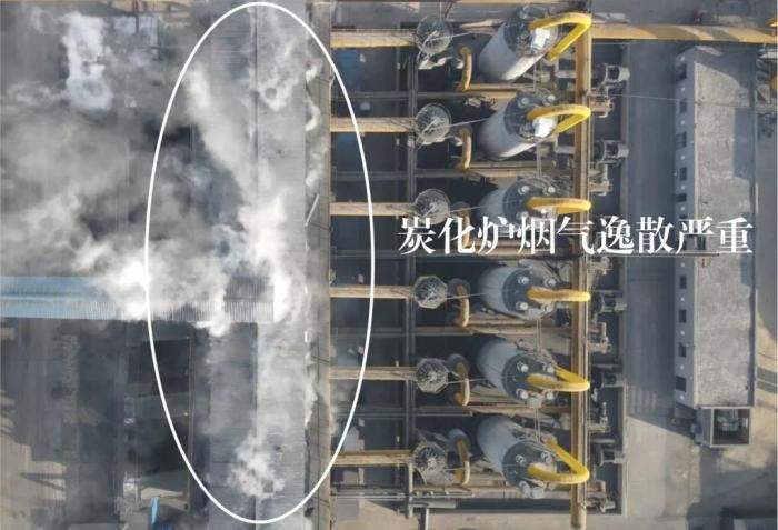  2021年12月11日，督察組使用無人機(jī)拍攝，榆林市榆陽區(qū)瑞森煤化工公司炭化爐煙氣逸散嚴(yán)重