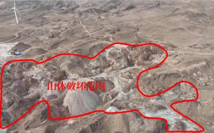  2021年12月12日，督察組使用無(wú)人機(jī)拍攝，中寧縣馬道梁北部歷史遺留礦山破壞山體面積達(dá)240余畝，現(xiàn)場(chǎng)滿目瘡痍、千瘡百孔