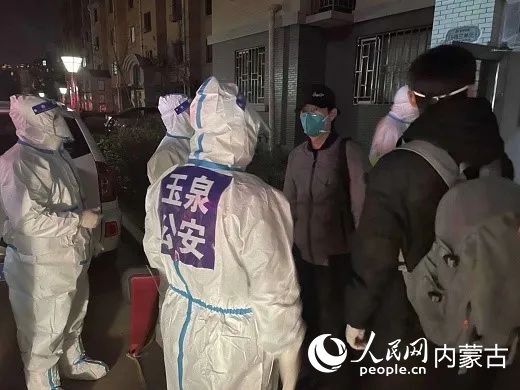 耐心溝通，居民們轉(zhuǎn)變態(tài)度。平安玉泉供圖