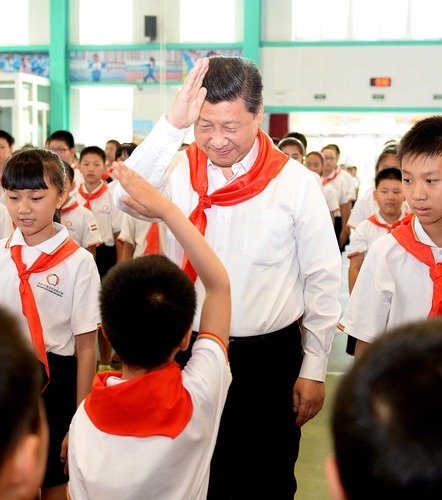 2014年5月30日，習近平總書記來到北京市海淀區(qū)民族小學，參加慶?！傲弧眹H兒童節(jié)活動。新華社記者 李濤 攝