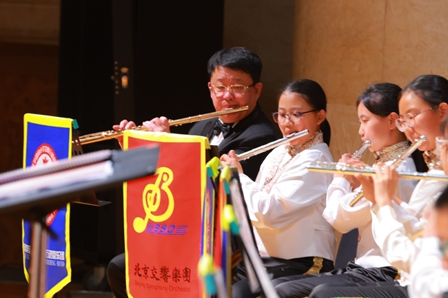 “樂動金帆 ‘藝’起交響”為主題的專場音樂會現(xiàn)場。主辦方供圖