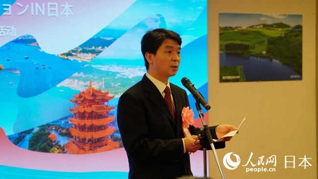 （圖片說明：中國駐東京旅游辦事處主任歐陽安致辭。人民網(wǎng)滕雪 攝）