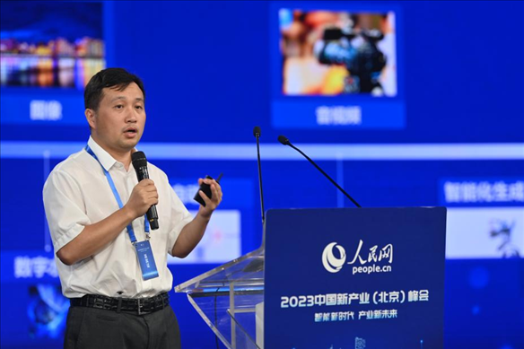 人民中科研究院院長(zhǎng)、首席科學(xué)家李兵發(fā)表主旨演講。人民網(wǎng)記者 于凱攝