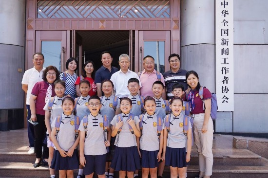 文縣東壩童聲合唱團的孩子們在中國記協(xié)。