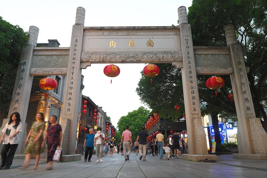 2023年6月12日拍攝的福州三坊七巷南后街北門。 新華社記者 林善傳 攝