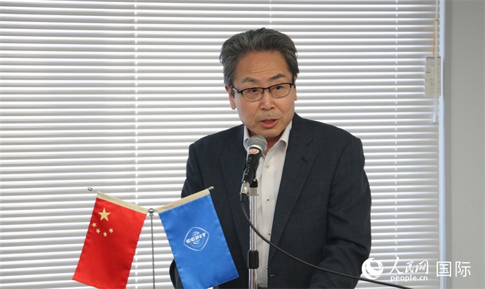 日本國貿(mào)促專務(wù)理事安田真人在日本路演會場發(fā)表致辭。人民網(wǎng) 許可攝