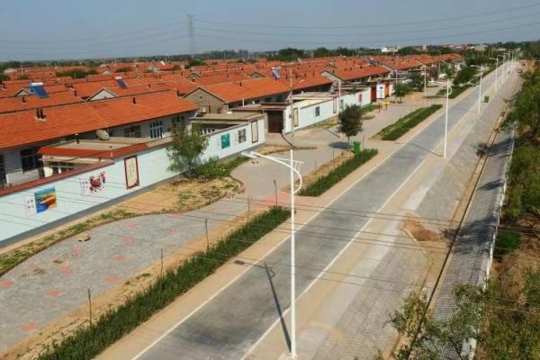 后仙莊村整治后道路整潔，住房整齊劃一