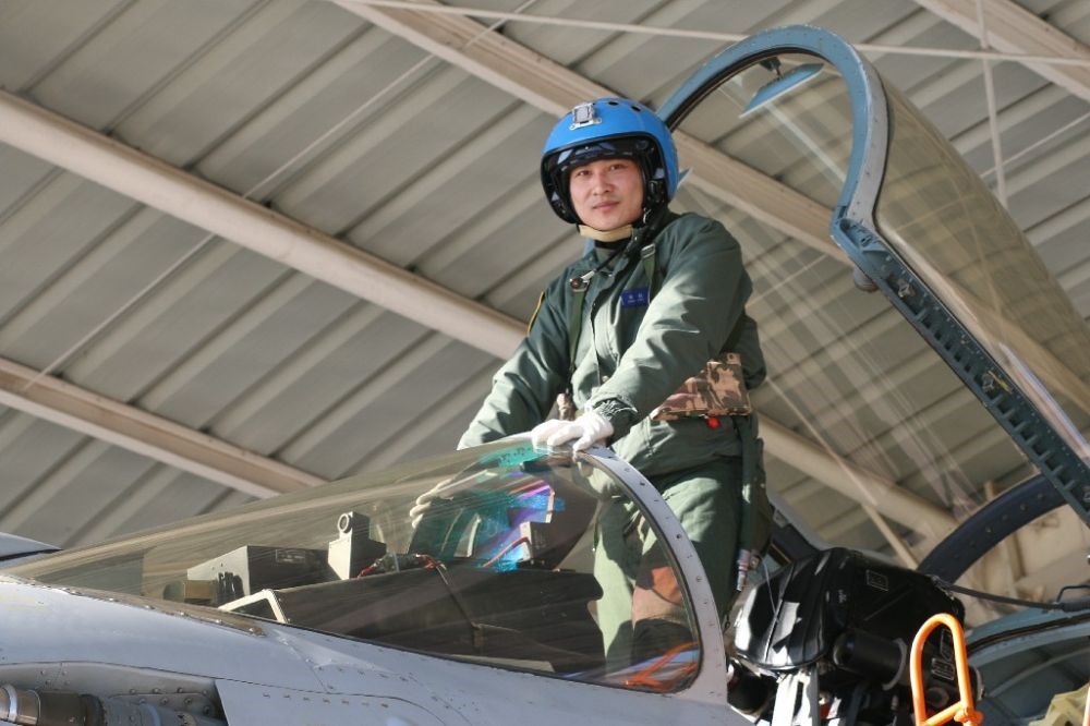 ↑海軍某艦載航空兵部隊(duì)原一級飛行員張超（2016年1月27日攝）。新華社發(fā)