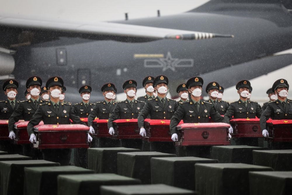 △2022年9月16日，載運(yùn)著88位在韓中國人民志愿軍烈士遺骸及837件遺物的空軍專機(jī)降落在沈陽桃仙國際機(jī)場，英雄們回到祖國懷抱。