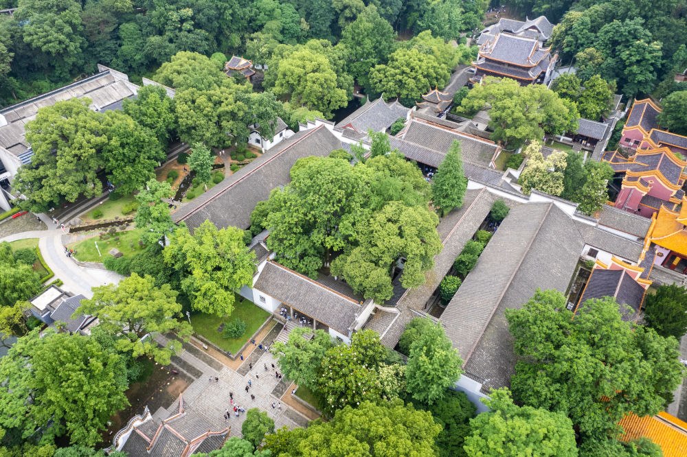 這是2023年6月8日在長(zhǎng)沙市岳麓區(qū)拍攝的岳麓書院（無(wú)人機(jī)照片）。新華社記者 陳思汗 攝