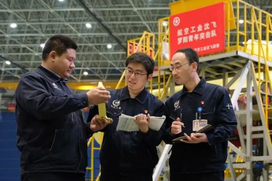 在工作中的“羅陽青年突擊隊”隊員。航空工業(yè)沈飛供圖