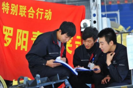 在工作中的“羅陽青年突擊隊”隊員。航空工業(yè)沈飛供圖