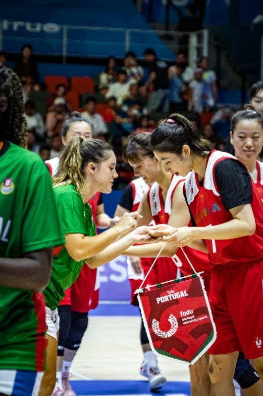 28日，成都大運會女籃項目葡萄牙隊對戰(zhàn)中國隊。 受訪者供圖