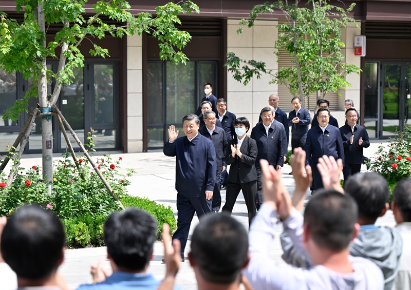 2023年5月10日，習(xí)近平在河北省雄安新區(qū)容東片區(qū)南文營社區(qū)考察。
