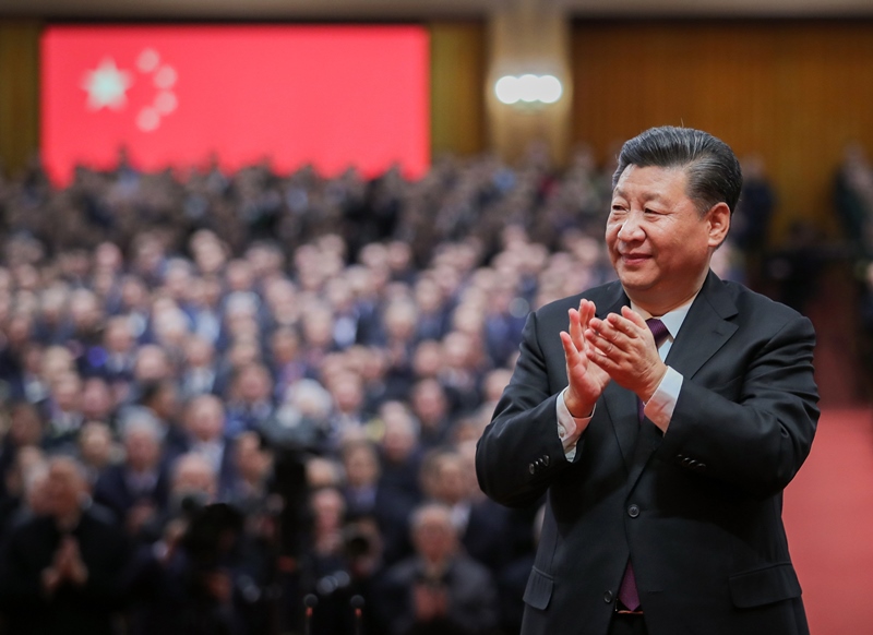 2018年12月18日，慶祝改革開放40周年大會(huì)在北京人民大會(huì)堂隆重舉行。這是習(xí)近平鼓掌向受表彰人員表示祝賀。