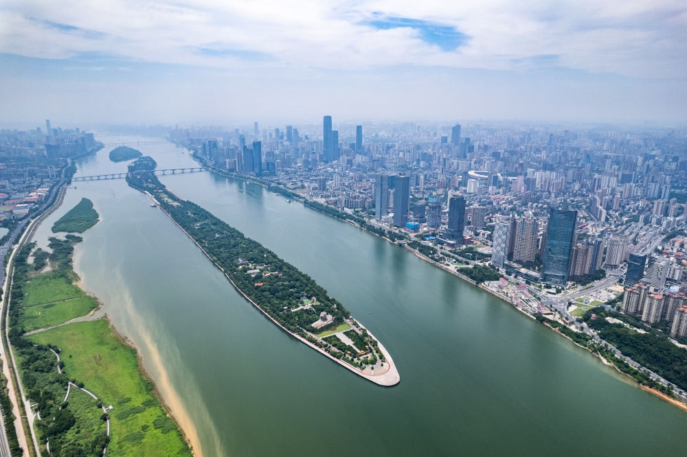 這是6月9日拍攝的長沙橘子洲景區(qū)（無人機照片）。新華社記者 陳思汗 攝