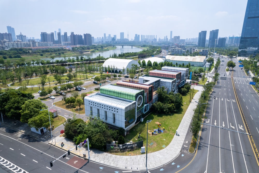  這是在長沙市開福區(qū)拍攝的馬欄山視頻文創(chuàng)產(chǎn)業(yè)園（無人機照片，6月7日攝）。新華社記者 陳思汗 攝