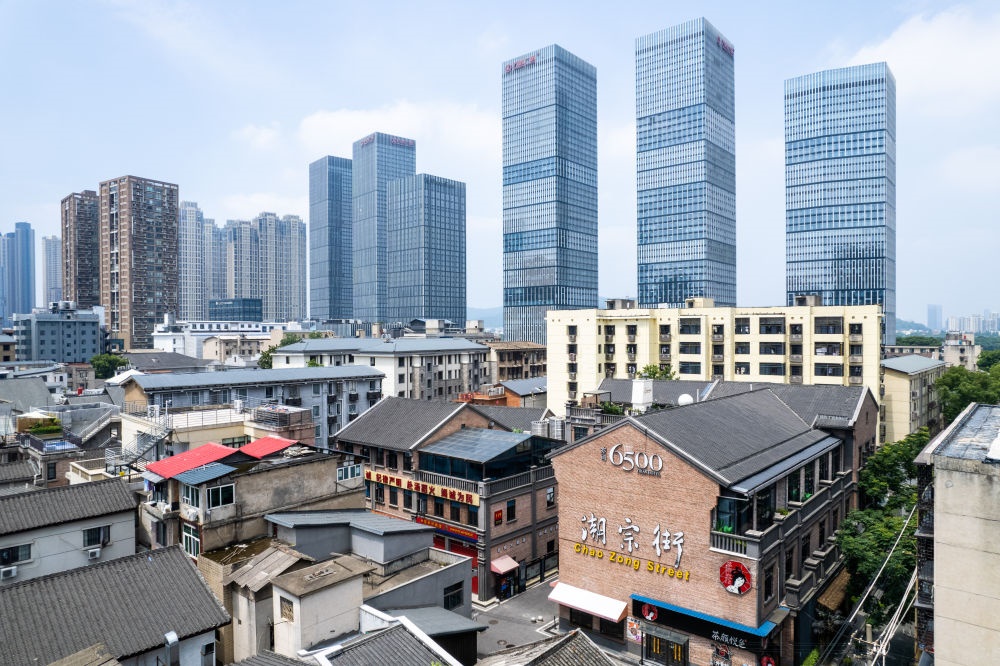  這是在長沙市開福區(qū)拍攝的潮宗街及周邊景色（無人機照片，6月7日攝）。新華社記者 陳思汗 攝