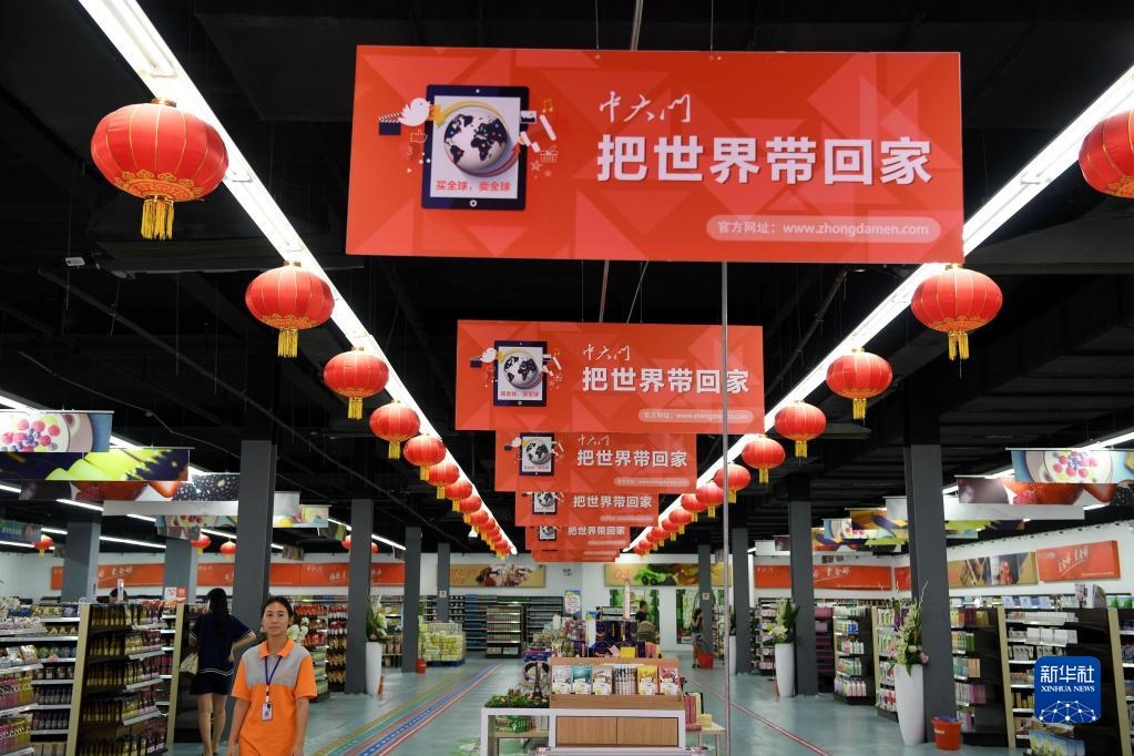 河南省鄭州市“中大門”保稅直購體驗(yàn)中心一角（2016年8月18日攝）。新華社記者 朱祥 攝