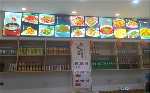 蒲雅社區(qū)食堂內。何珊攝