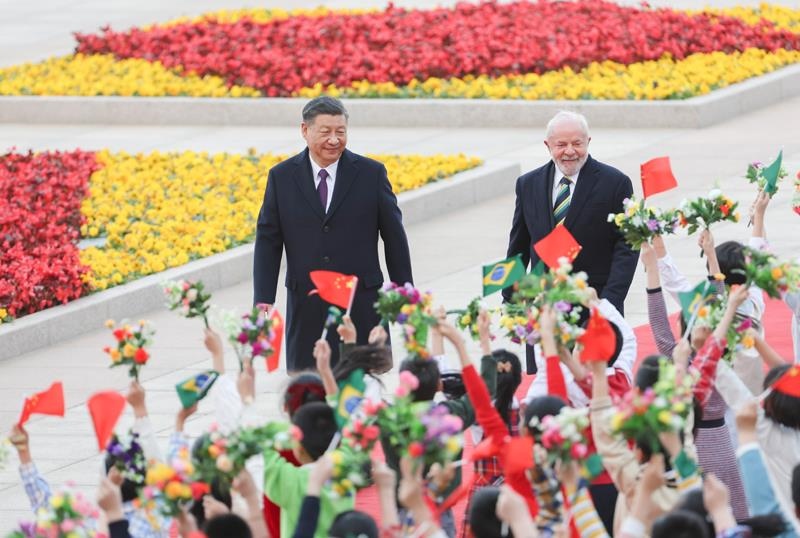 2023年4月14日，習近平主席在北京人民大會堂東門外廣場為來華進行國事訪問的巴西總統(tǒng)盧拉舉行歡迎儀式。