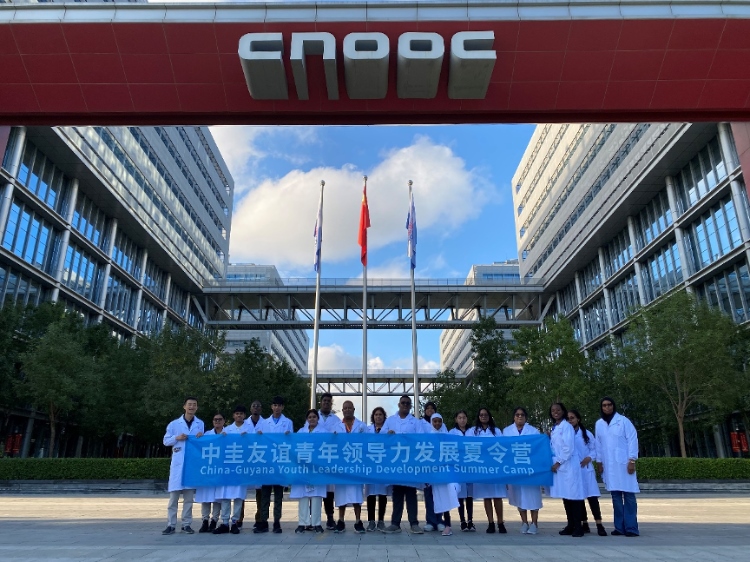 代表團參觀未來科技城。中海油圭亞那有限公司供圖