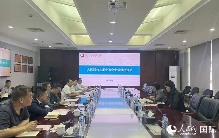 尼日利亞中國商會企業(yè)代表與人民網(wǎng)記者座談。