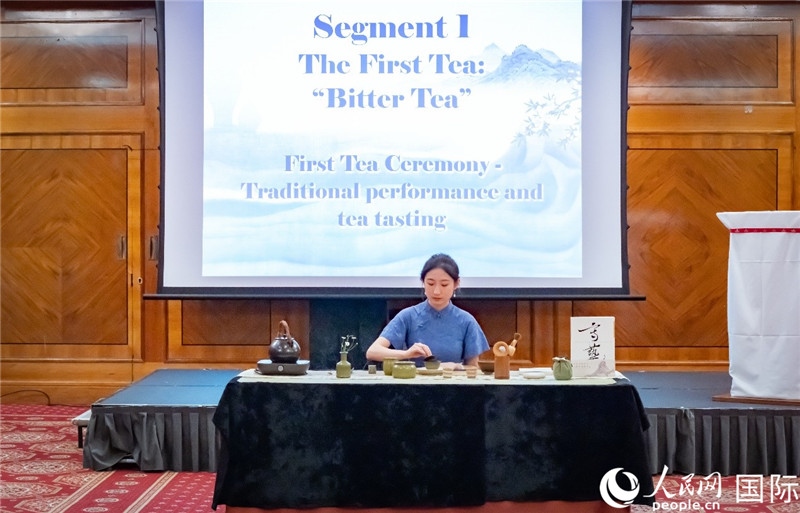 圖為茶藝師表演。人民網(wǎng)郭錦標(biāo) 攝