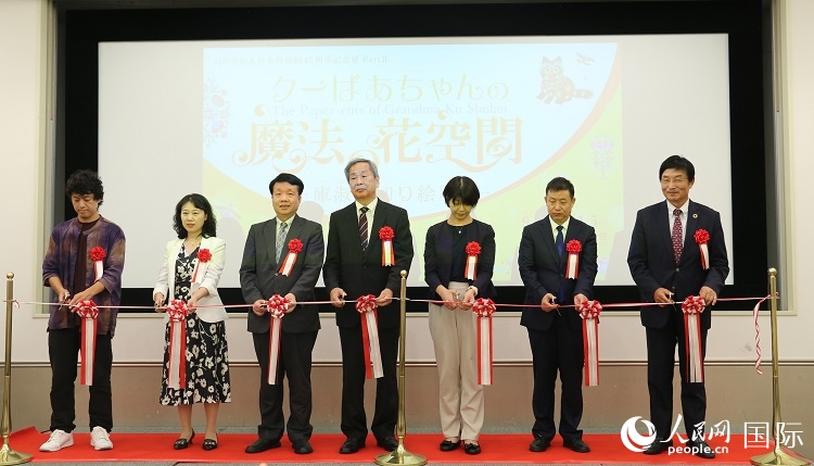 嘉賓共同為開幕式剪彩。人民網(wǎng) 許可攝