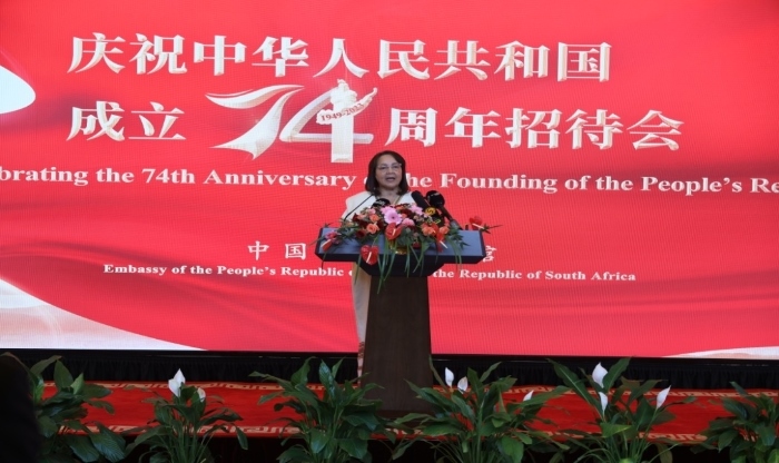 德利萊代表南政府向中國(guó)政府和人民致以誠(chéng)摯祝賀。中國(guó)駐南非使館供圖