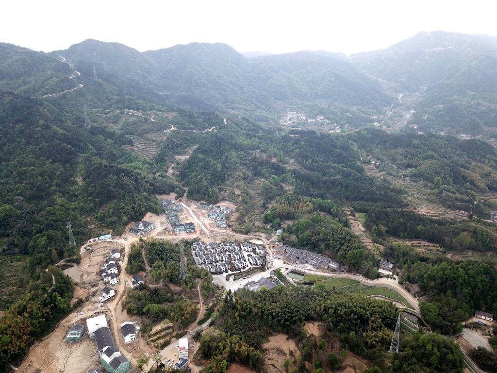 這是2020年4月16日拍攝的金寨縣大灣村村民新居（無人機(jī)照片）。新華社記者劉軍喜攝