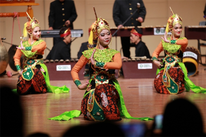 印尼藝術(shù)家表演印尼傳統(tǒng)舞蹈。印尼駐華大使館供圖