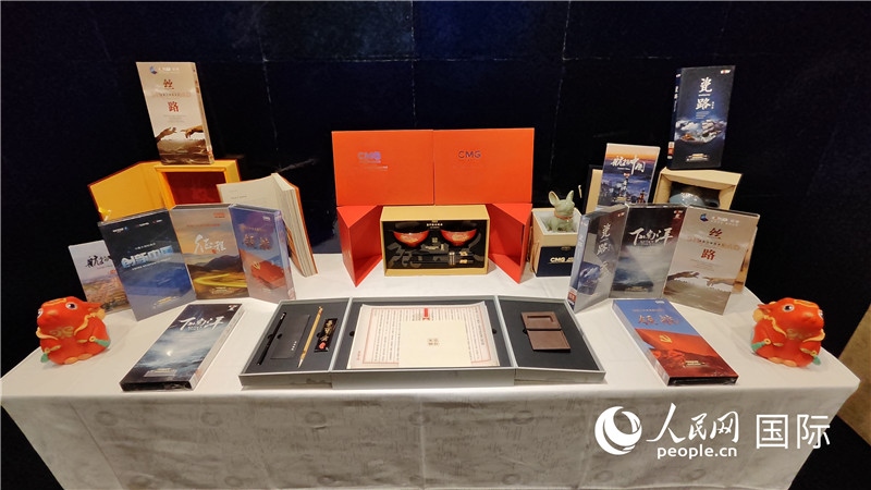 中央廣播電視總臺(tái)精品節(jié)目及文創(chuàng)產(chǎn)品展臺(tái)。人民網(wǎng) 蔣曉辰攝