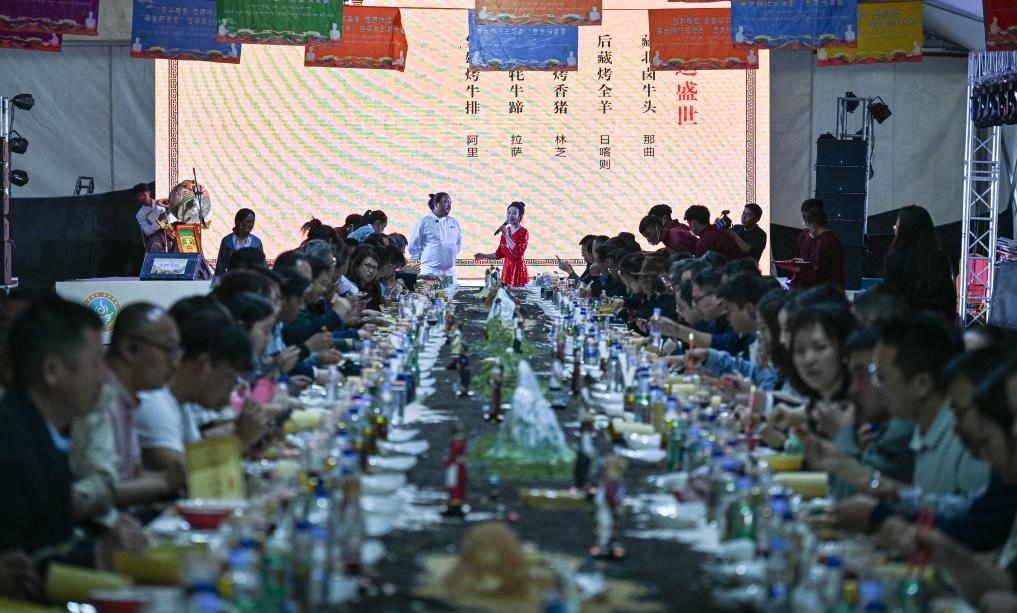 西藏味道美食體驗(yàn)周活動(dòng)現(xiàn)場(chǎng)。新華社記者晉美多吉 攝
