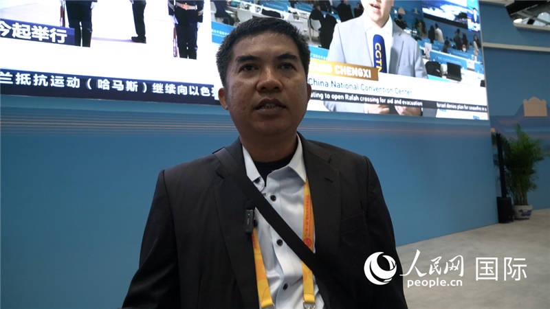 印尼《辛加朗綜合日報(bào)》記者班邦·蘇利斯提奧（Bambang Sulistio）與記者交談。人民網(wǎng) 楊春燕攝