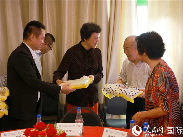 當?shù)貢r間10月23日，國務院僑務辦公室主任陳旭在巴西華人文化交流協(xié)會會館出席里約僑界舉辦的重陽節(jié)敬老聯(lián)歡活動。人民網(wǎng)記者 陳海琪攝
