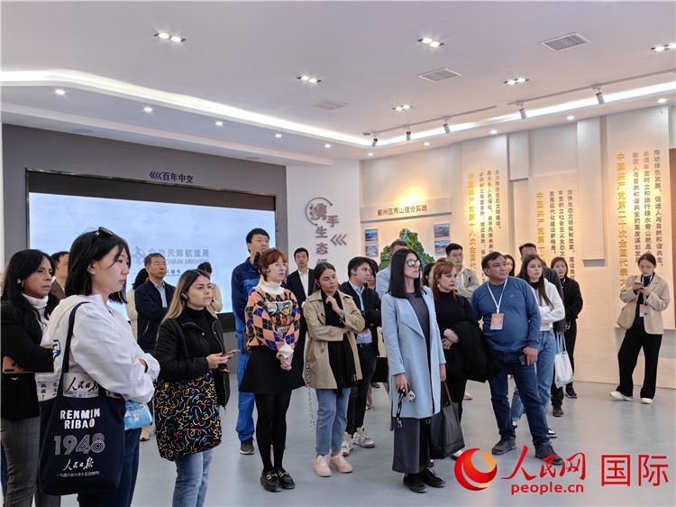 媒體記者探訪薊州礦山生態(tài)修復項目。人民網記者 符園園攝