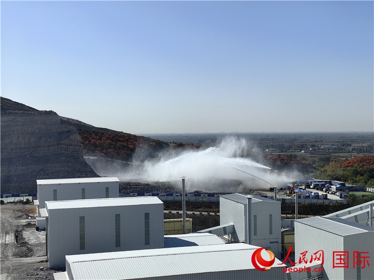 薊州礦山生態(tài)修復項目在進行無塵爆破。人民網記者 符園園攝