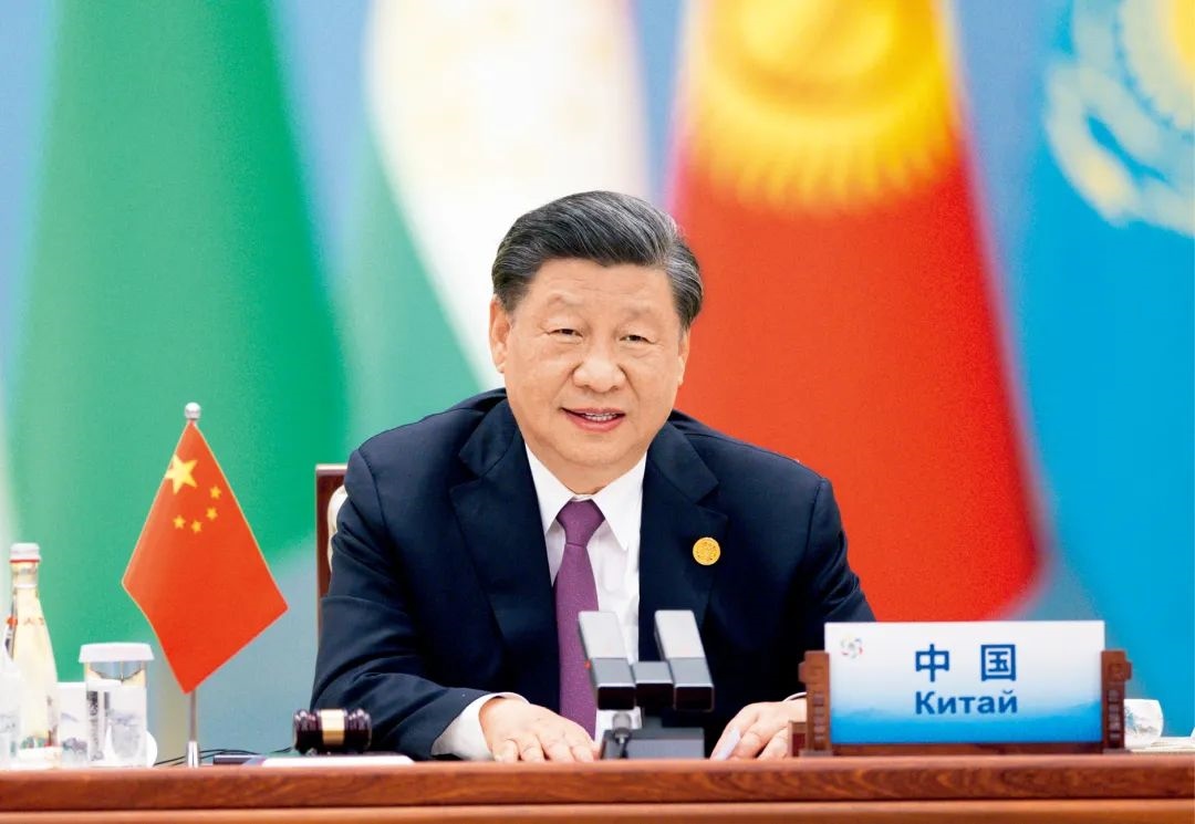 2023年5月19日上午，國(guó)家主席習(xí)近平在陜西省西安市主持首屆中國(guó)—中亞峰會(huì)并發(fā)表題為《攜手建設(shè)守望相助、共同發(fā)展、普遍安全、世代友好的中國(guó)—中亞命運(yùn)共同體》的主旨講話。圖/ 新華社記者 黃敬文 攝