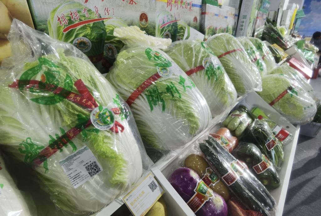 圖為本屆農(nóng)交會(huì)現(xiàn)場(chǎng)展示的膠州大白菜等蔬菜。新華社記者王凱攝