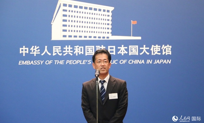 導(dǎo)師代表、東京大學(xué)教授內(nèi)山真伸發(fā)表致辭。人民網(wǎng) 許可攝