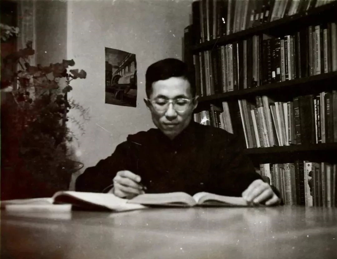 青年時期的秦裕琨。哈爾濱工業(yè)大學(xué)供圖