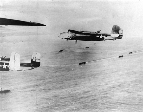 1942年4月18日，美國(guó)航空母艦甲板上B－25解放式轟炸機(jī)起飛轟炸東京工業(yè)區(qū)域，此為日本首次受盟軍之進(jìn)攻。
