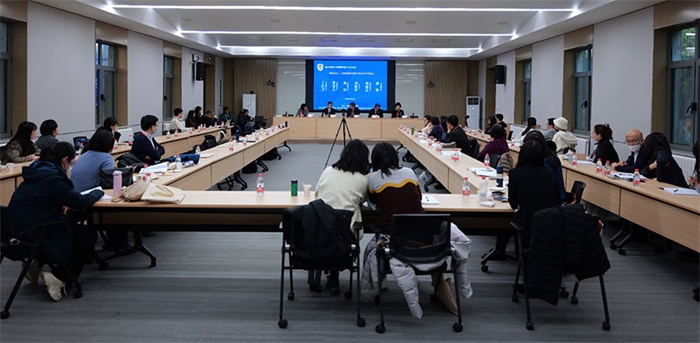 “區(qū)域國別學(xué)視角下的日語學(xué)科建設(shè)”圓桌論壇現(xiàn)場。主辦方供圖